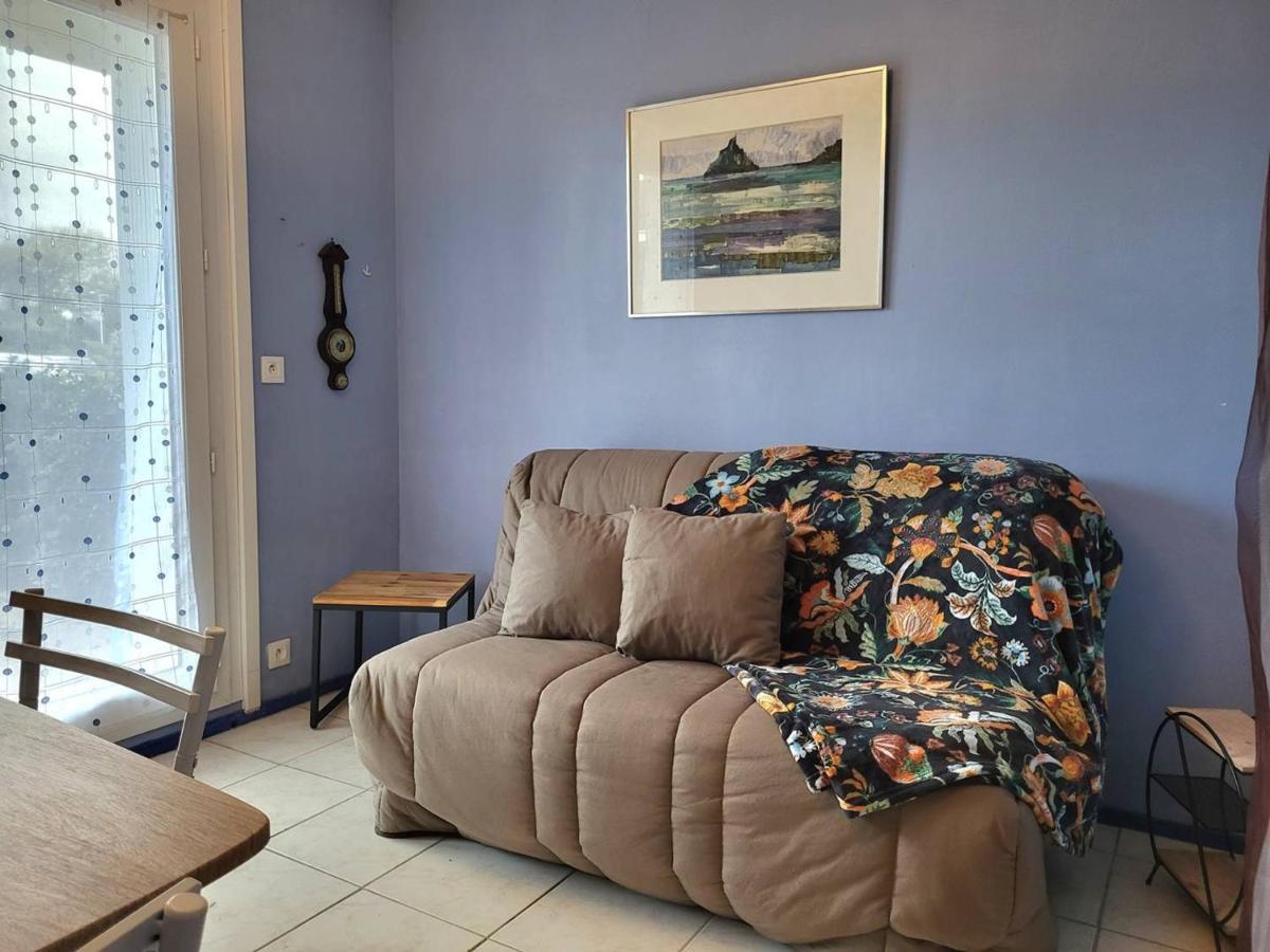 Studio Avec Terrasse, Parking Prive Et Acces Direct A La Plage - Fr-1-465-86 Merville-Franceville-Plage Eksteriør billede