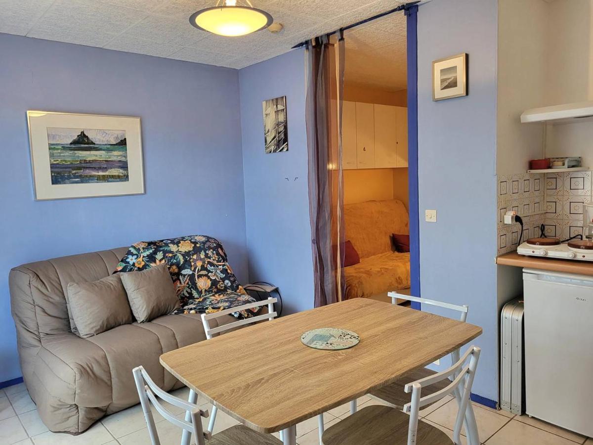 Studio Avec Terrasse, Parking Prive Et Acces Direct A La Plage - Fr-1-465-86 Merville-Franceville-Plage Eksteriør billede